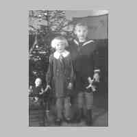 015-0013 Hildegard und Herbert Mattern Weihnachten 1929 .jpg